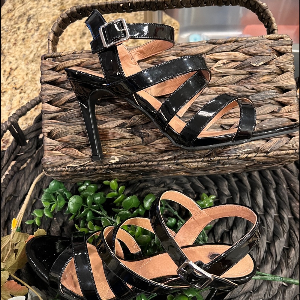 Dressbarn Black Patent Leather Strappy Sandals Shoes Sz 9